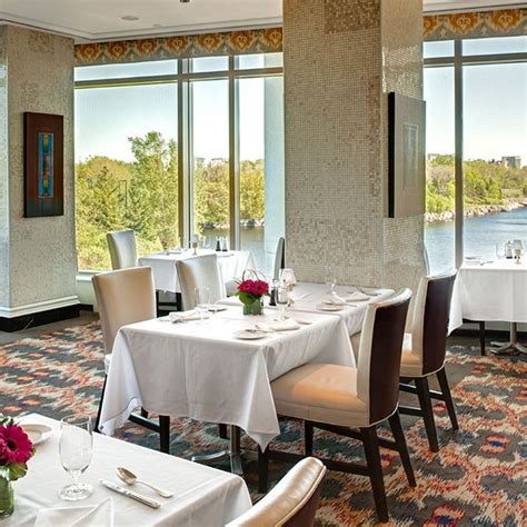 arome restaurant hilton lac leamy.